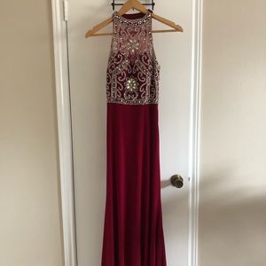 I’m selling this beautiful dress from Camille.